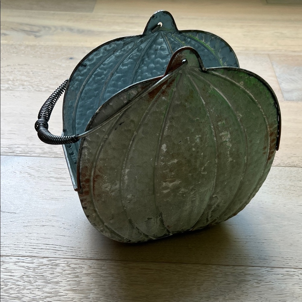 Metal Pumpkin Shaped Basket